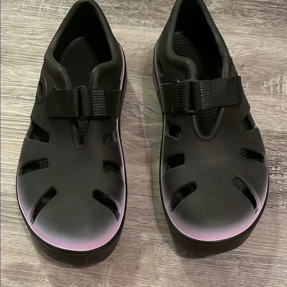 NWT OOFOS OOCANDOO Sandals Black & Lavender Women’s 9 Men’s 7 Unisex